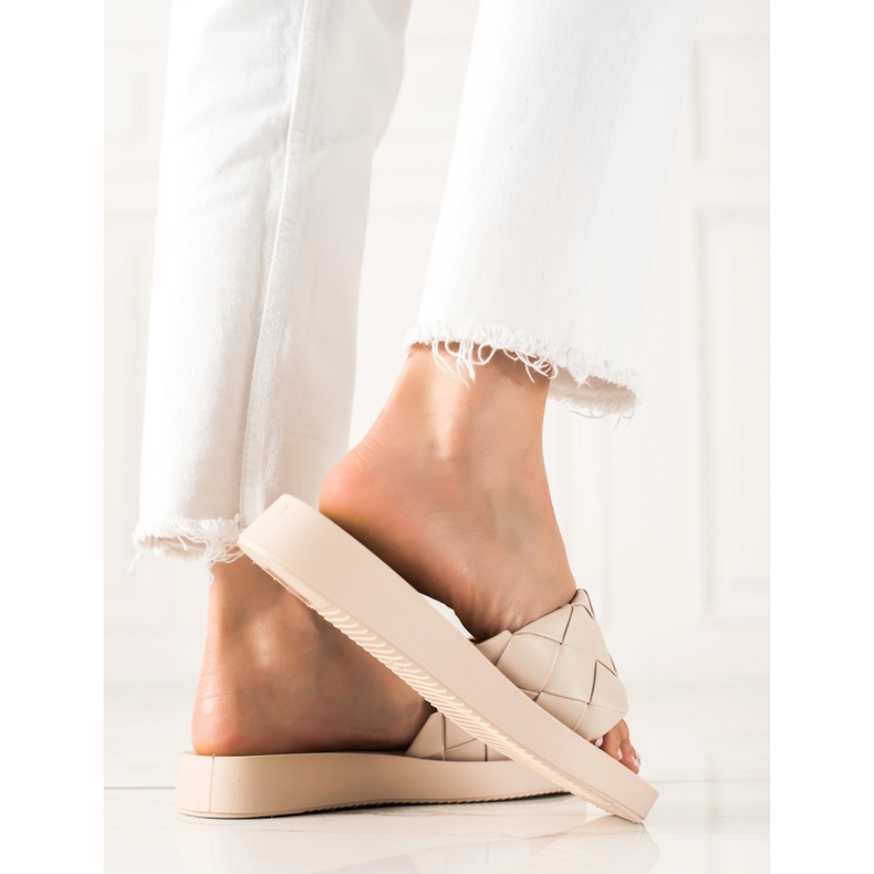 Small Swan Chinelos bege 1