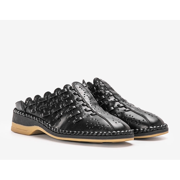 Pantufas pretas a céu aberto Breno preto 1