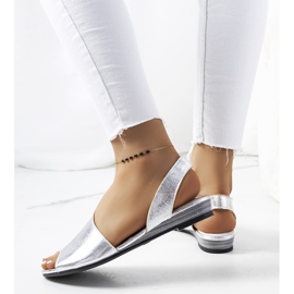 Sandália Gomes prata metalizada 1