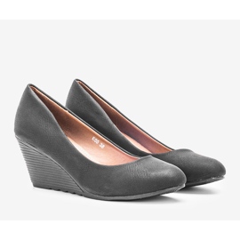 Bombas pretas na cunha Unies preto 1