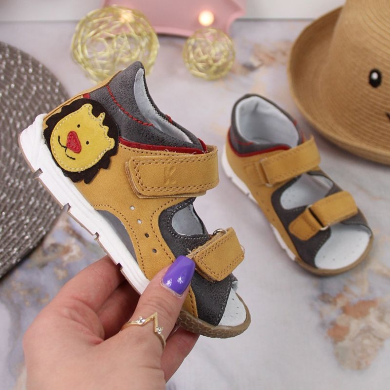 Sandálias de velcro Kornecki Jr KOR6867 camelo castanho 1