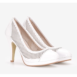 Sapatos brancos no salto Friar 1 Sapatos brancos no salto Friar 1