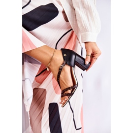 Sandálias femininas de couro com salto Maciejka 05592-01 preta preto 2