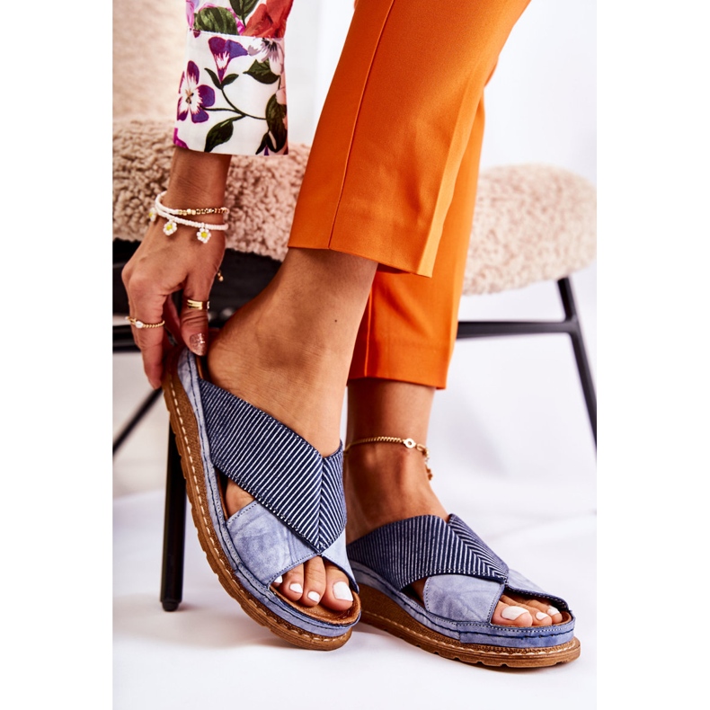 Chinelos com perfil de couro Maciejka 04986-17 Azul 2 Chinelos com perfil de couro Maciejka 04986-17 Azul 2