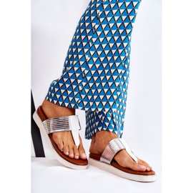 Sandálias femininas na plataforma branca e prata Morissa branco 1