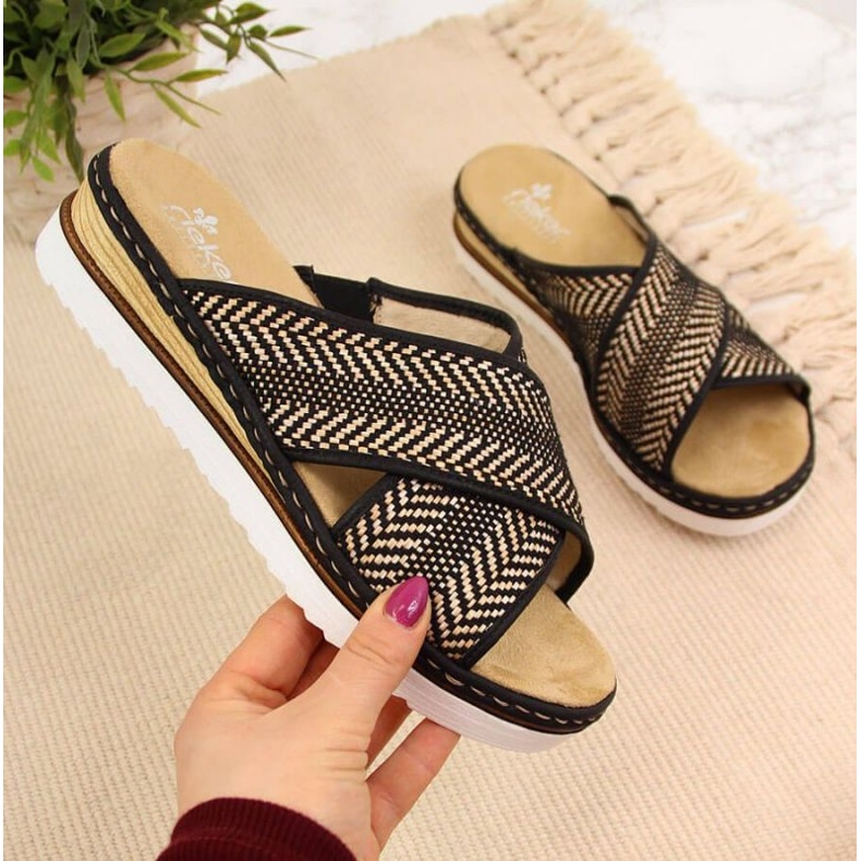 Chinelos de cunha Rieker W R459 pretos 1