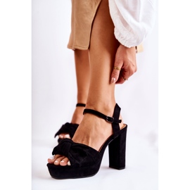 Sandálias femininas de camurça com laço preto Reina 1