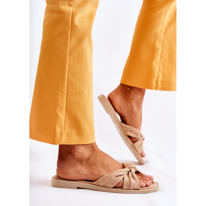 PG1 Chinelos femininos de camurça bege da moda 2