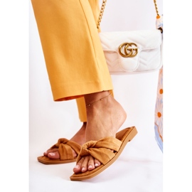 PG1 Chinelos de camurça da moda feminina Camel Lorrie marrom amarelo 2