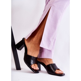 PG1 Chinelos Clássicos de Couro no Salto Preto Talena 1