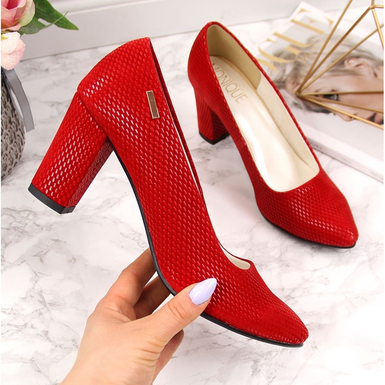 Bombas no poste vermelho Monique 1