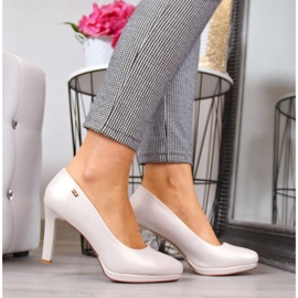 Bombas na plataforma bege pérola Sergio Leone 2