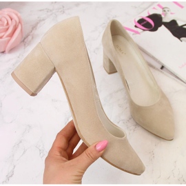 Bombas no pilar em camurça Juma bege 2