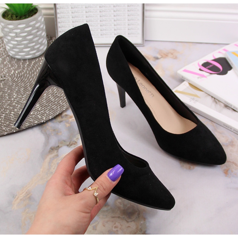 Scarpin stiletto camurça preta Sergio Leone preto 1