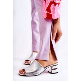 PA2 Chinelos femininos de couro com salto prata Perry 1