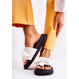 PJ1 Chinelos de couro feminino clássico com laço branco Dessy 2