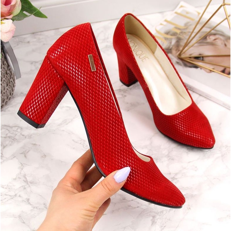 Bombas no poste vermelho W Monique 1