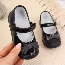 Bailarinas de menina envernizadas com velcro preto Jr Kornecki 6065 1