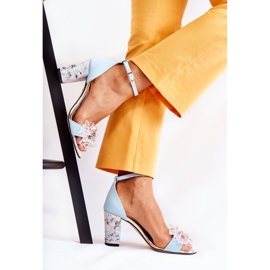 PA2 Sandálias de couro em uma barra com cristais azuis Velinda azul 1