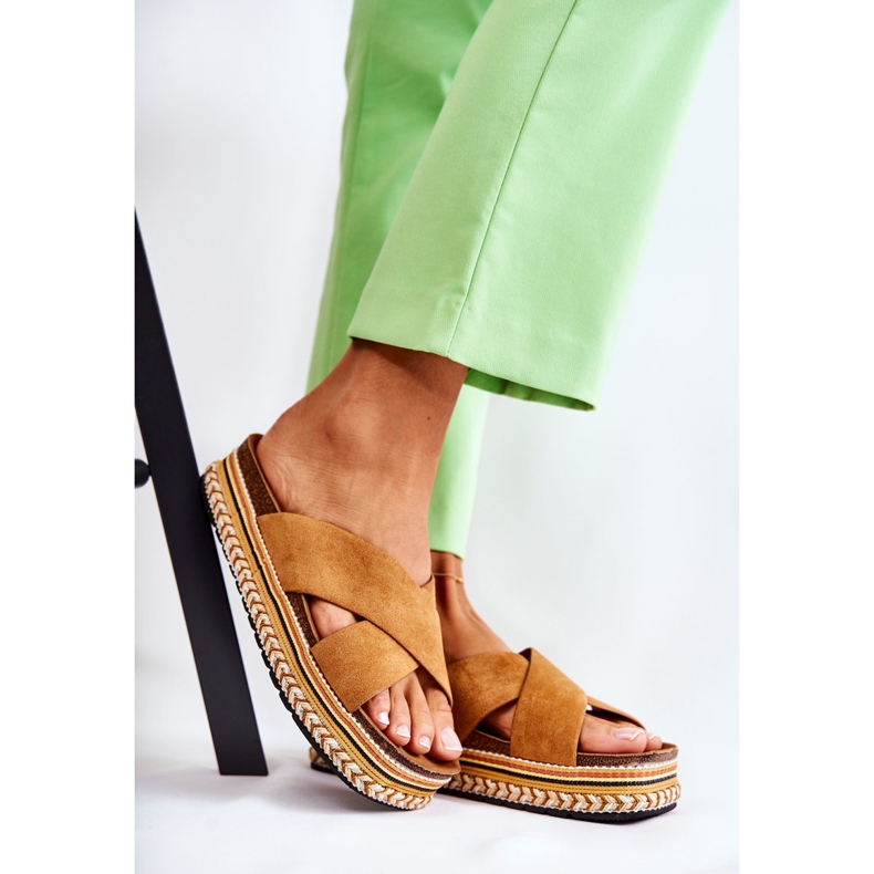 PG1 Chinelos de camurça femininos na plataforma Camel Jossie castanho 1