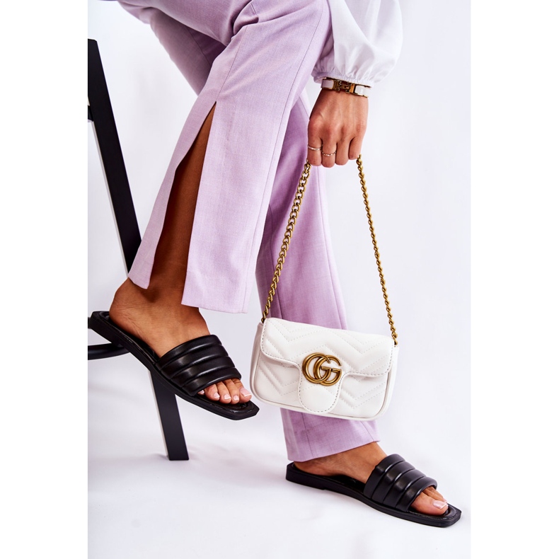 PG1 Chinelos femininos de couro preto com acolchoado Raula 1