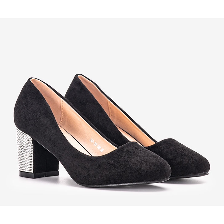 Bombas pretas no poste de Goyal preto 1