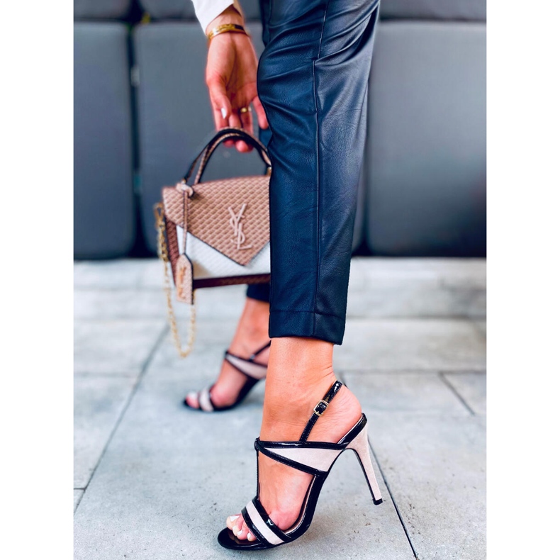 Sandália Penny Damasco bege preto 2