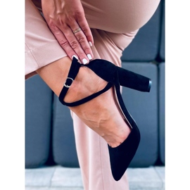 Bombas no poste de Lizzie Black preto 1