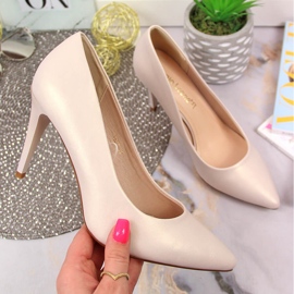 Bombas em um bege pérola Sergio Leone dourado 1