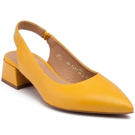 Marco Shoes Sandálias de couro amarelo com jatos decorativos 1