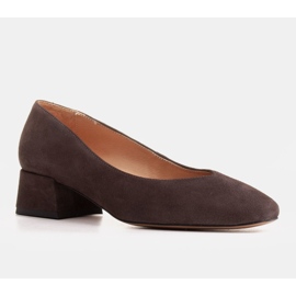 Marco Shoes Sapatos de camurça marrom com decote em V castanho 1