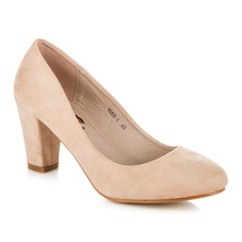 Yes Mile Bombas de camurça em um pilar marrom 2