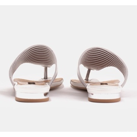 Marco Shoes Sandálias rasas com laca e salto metálico branco prata 5