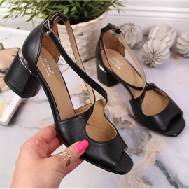 Sandália feminina de couro preto com salto alto Juma 1