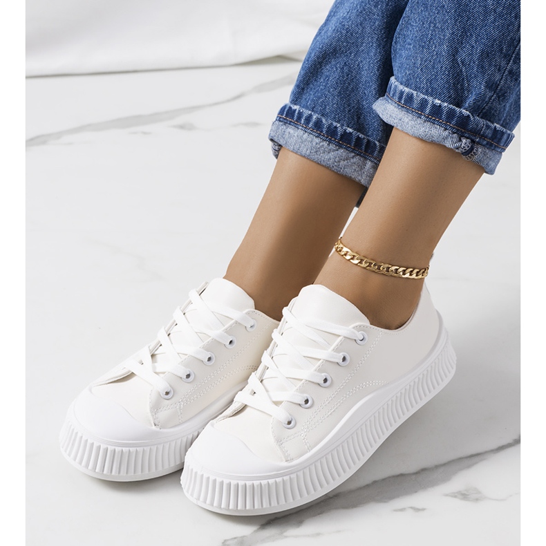 Tênis bege na plataforma Zargan 1