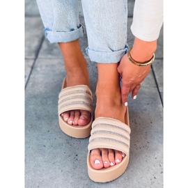 Chinelos de sola alta Leah Bege 1