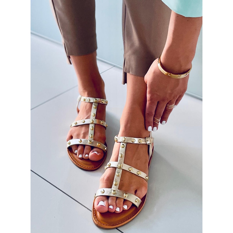 Sandálias com tachas Neha Gold dourado 1 Sandálias com tachas Neha Gold dourado 1