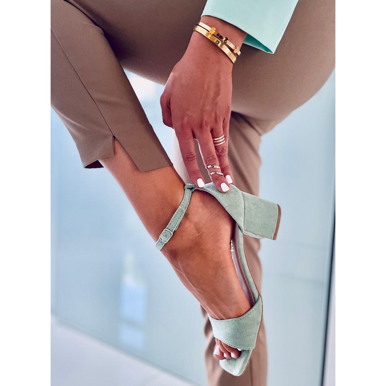 Sandálias de salto alto em camurça verde para mulher 2
