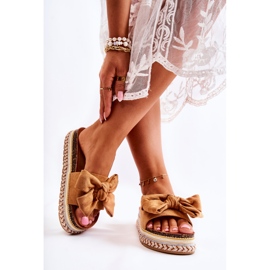 PG1 Chinelos femininos em uma plataforma maciça com um arco Camel Macardi marrom 2