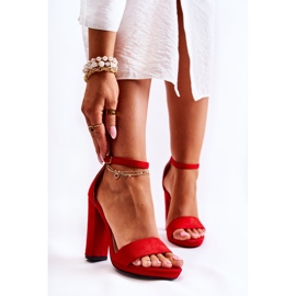 PG1 Sandálias de camurça clássicas em um poste vermelho Aveira 1