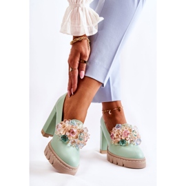 PA2 Bombas elegantes com ornamento Caterine verde suave 2