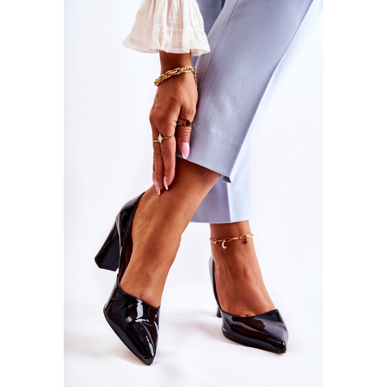 Bombas lacadas da moda em um bar Black Emotion preto 1