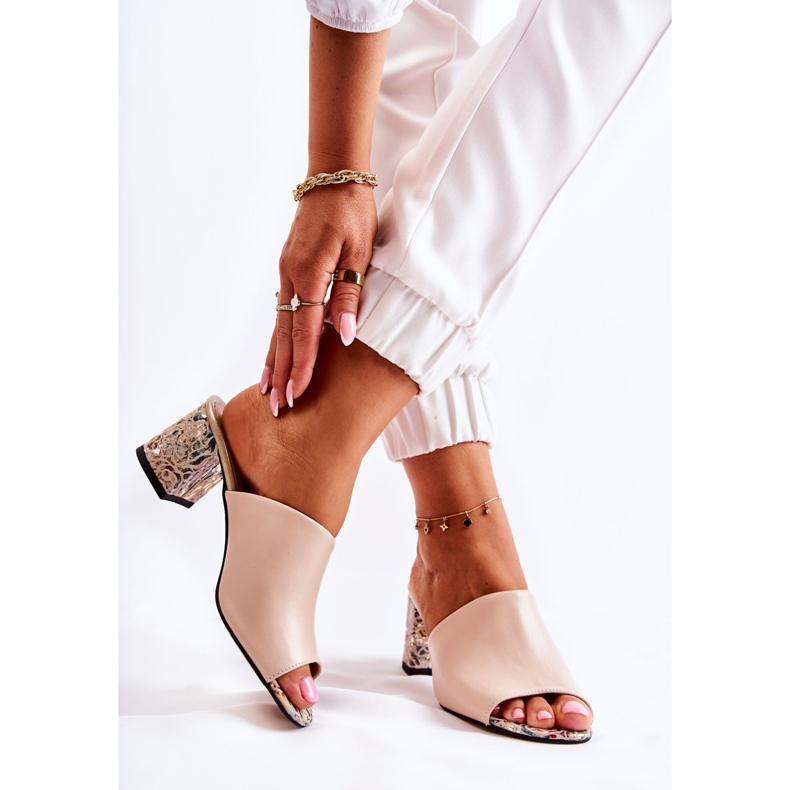 PA2 Chinelos femininos de couro com salto alto flores bege Nessita 2