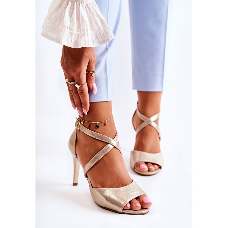 Sergio Leone Sandálias da moda em um salto alto brilhante dourado Loressa 1