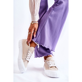 Tênis feminino bege vem na plataforma 1