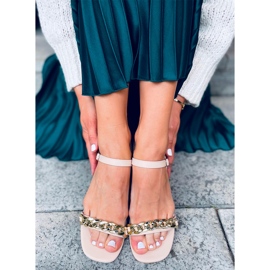 Sandália de salto baixo Daphne Bege. 1