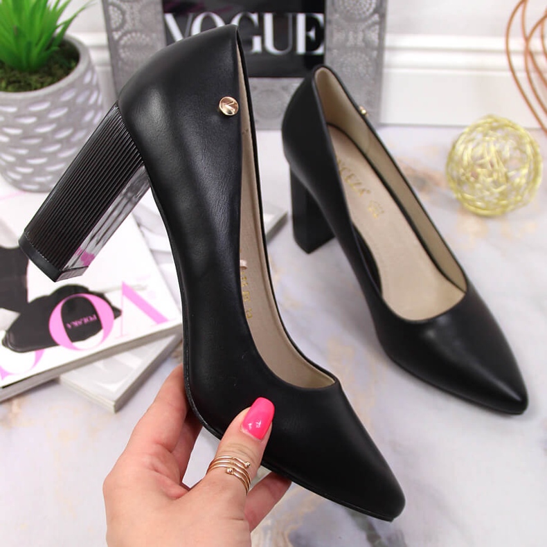 Bombas no poste preto Vinceza 1