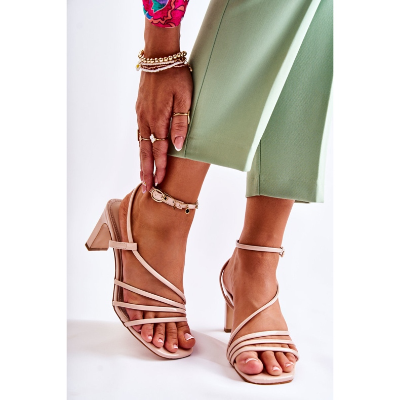 WS1 Sandálias Clássicas Lacadas de Salto Alto Bege Milani 1