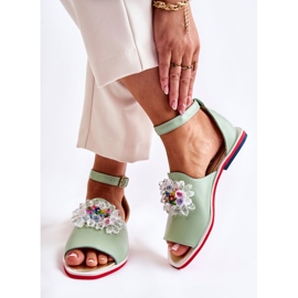 Sandálias femininas de couro com decoração Nevassa verde 2