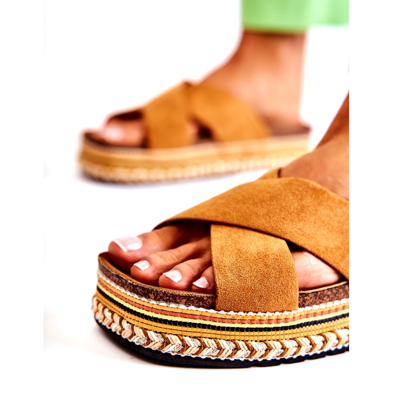 PG1 Chinelos de camurça femininos na plataforma Camel Jossie marrom 6